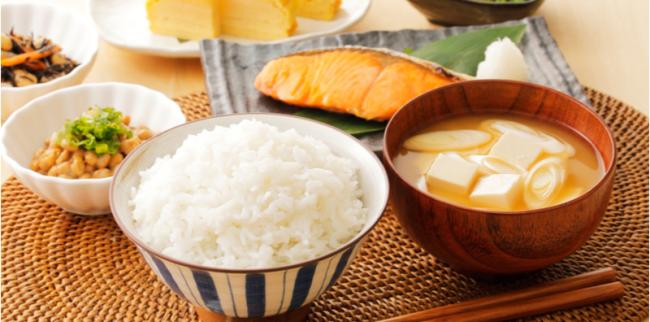 先吃肉还是先吃菜？吃饭顺序把握这原则，轻松减肥无负担