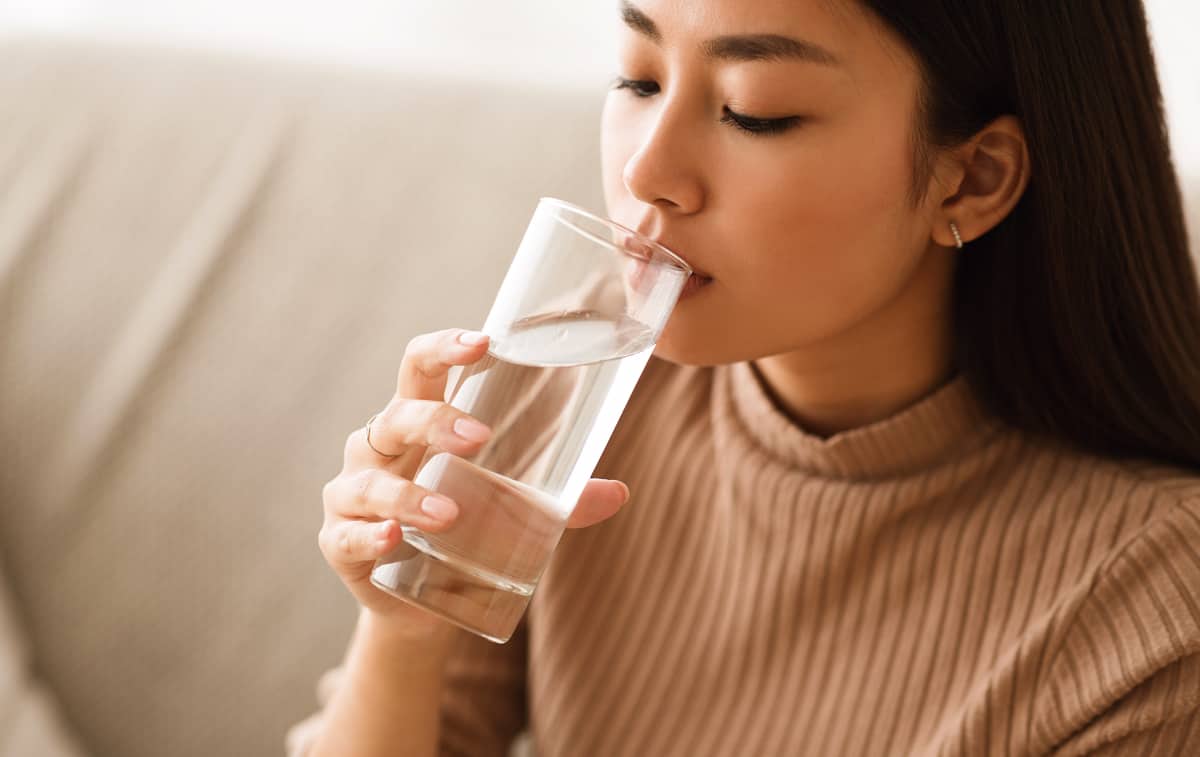 喉咙痛怎么办？喉咙发炎6原因！喝什么、吃什么最快好？