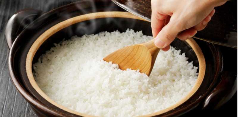 如何用电锅煮饭才好吃？米水比例、煮饭6步骤一次学会