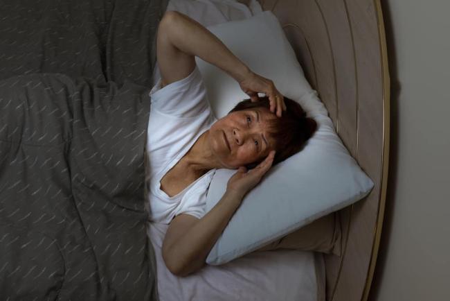 年纪大睡不好？老人失眠原因、治疗与预防