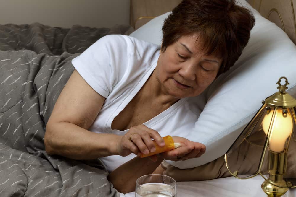 当心老人吃安眠药副作用!造成复杂性睡眠行为