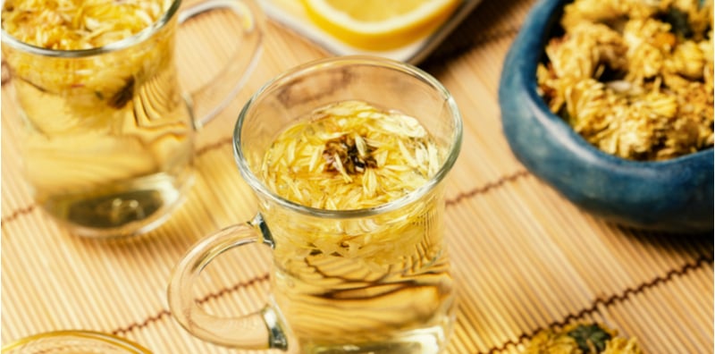 白菊花、黄菊花功效不同！菊花茶喝多须注意肠胃不适