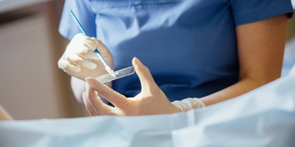 抹片检查发现子宫颈发炎怎么办？解析子宫颈炎的症状、原因及治疗