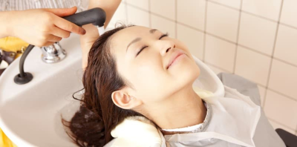 hair-washing-after-delivery
