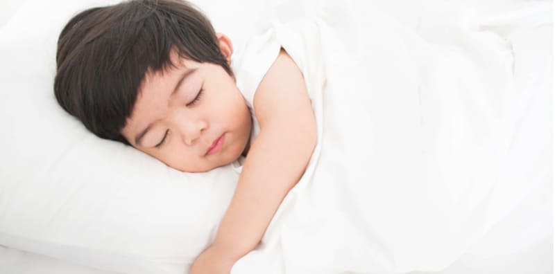 孩子睡觉时牙齿磨得嘎嘎响？常见原因与应对方法