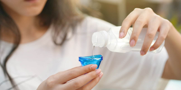 常洗眼睛未必好！洗眼液、生理盐水与人工泪液的区别与利弊