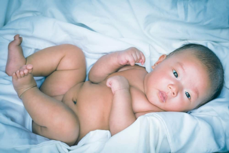 第10周宝宝：宝宝学翻身时 请留意婴幼儿胃食道逆流