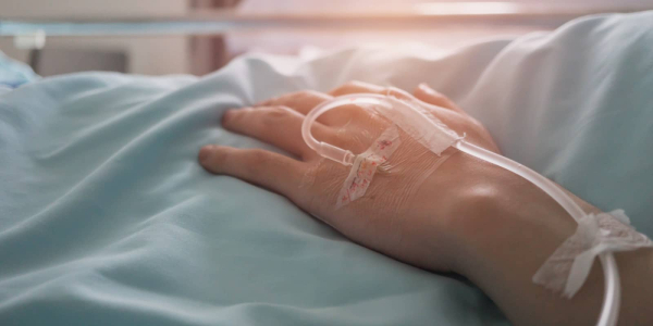认识急性骨髓性白血病 (AML)：成因、症状、治疗方式与存活率