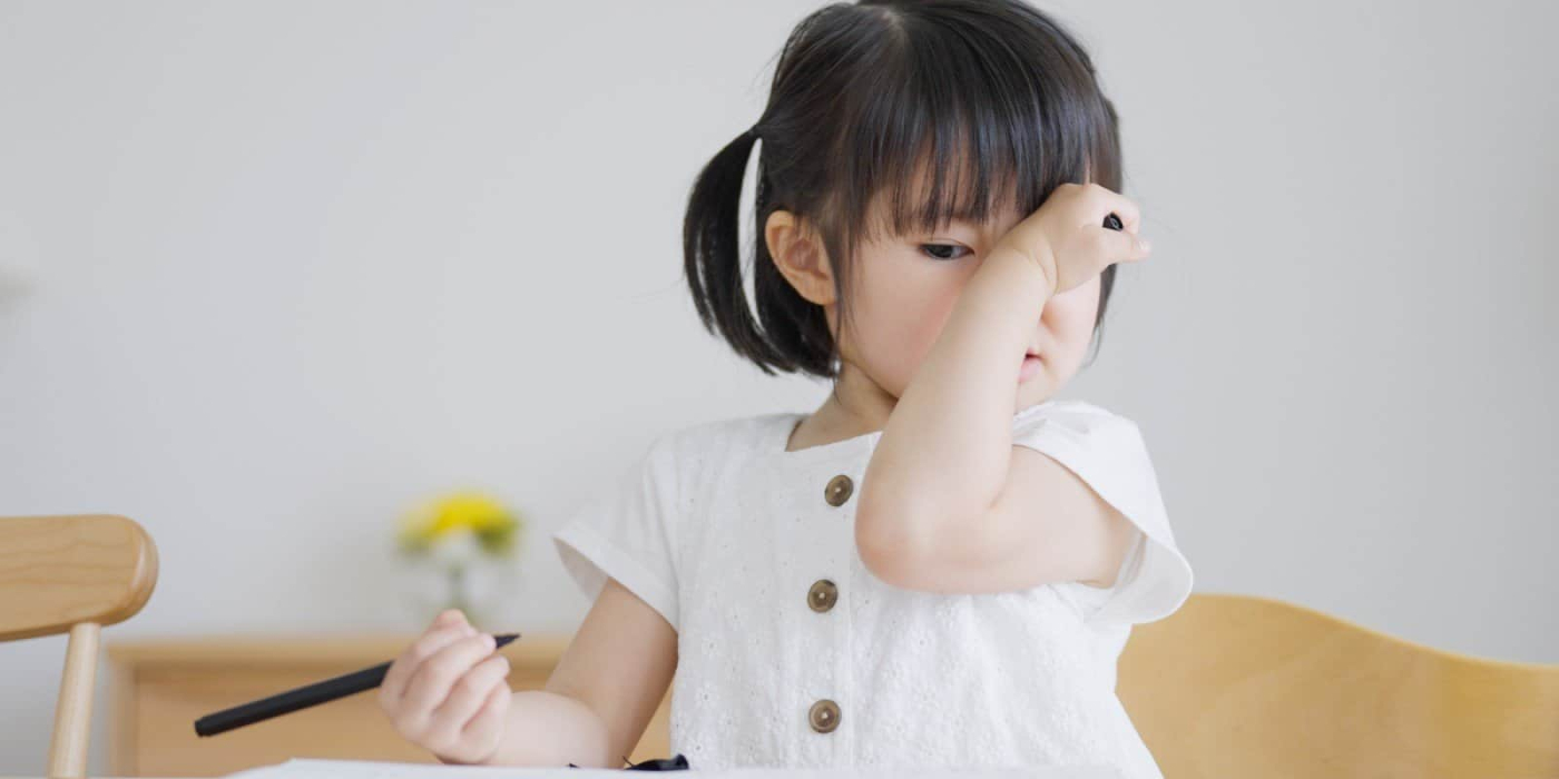 孩子看电视、玩手机容易散光？了解儿童散光原因与矫正方法