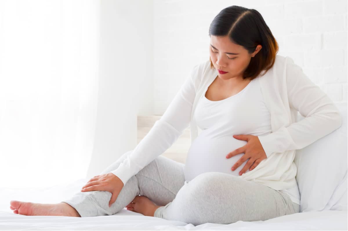 understanding-how-water-intake-affects-pregnancy-cramps