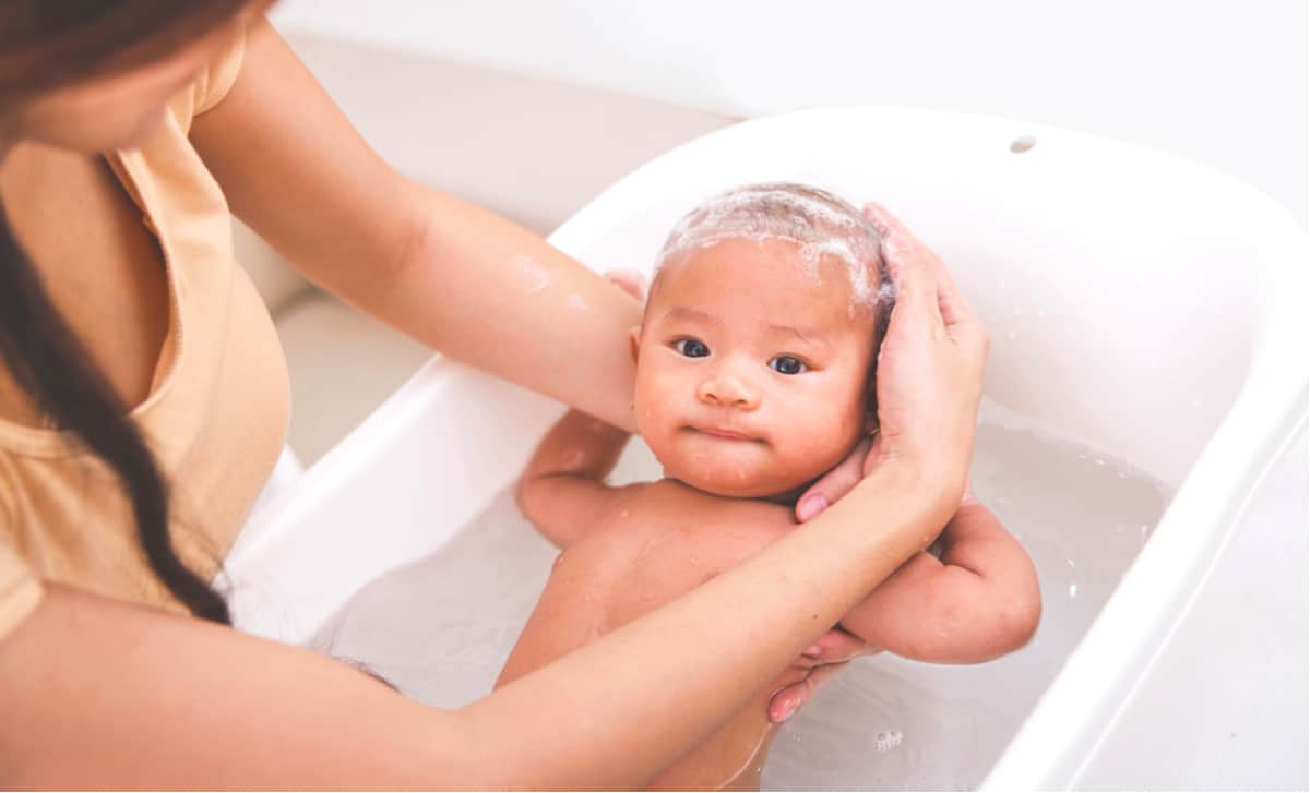 椰子油能舒缓宝宝皮疹与乳痂？新手爸妈必知的护肤指南