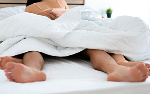 提升亲密满意度：6种常见性爱姿势与持久秘诀