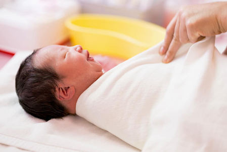 what-to-know-before-swaddling-your-baby