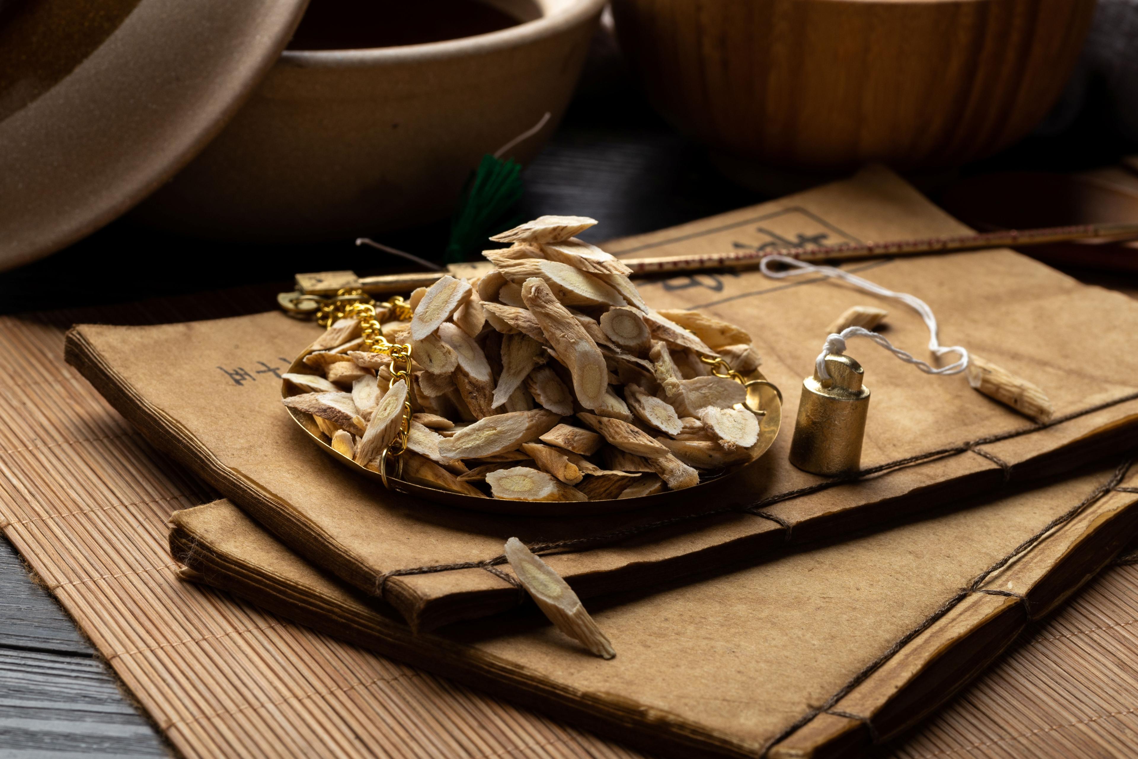 astragalus-benefits-side-effects-immunity-fatigue